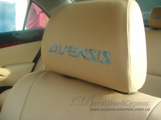 Перетяжка подголовников для Toyota Avensis