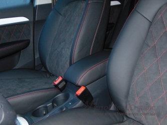 Перетяжка подлокотника для Audi Q5 2009